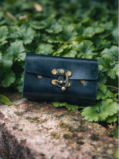 Trollfelsen Mittelalter Tranktasche 3er Riegelhaken Schwarz geschlossen